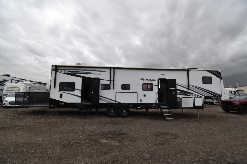 2021 VENGEANCE by FOREST RIVER Armored Toy Hauler M-371A13-43' 